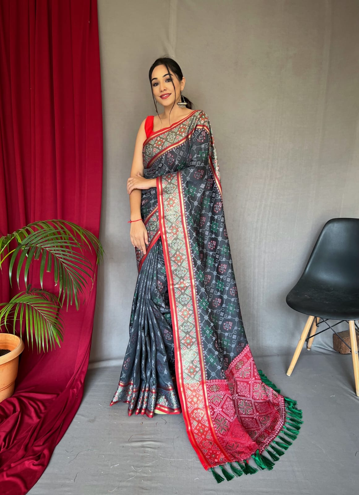 SOFT RANGEEN GREEN COLOR MEENAKARI PATOLA SILK  SAREE