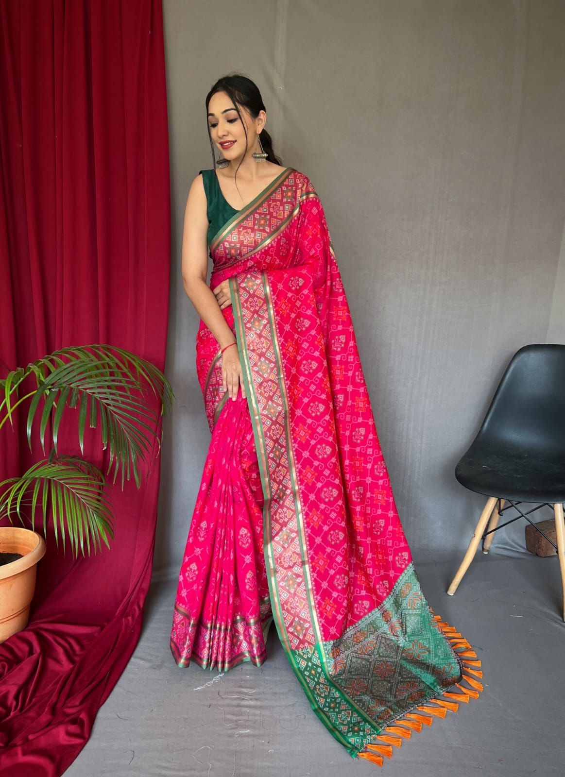 SOFT RANGEEN GREEN COLOR MEENAKARI PATOLA SILK  SAREE