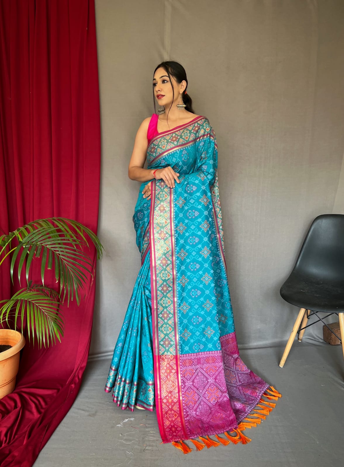 SOFT RANGEEN GREEN COLOR MEENAKARI PATOLA SILK  SAREE