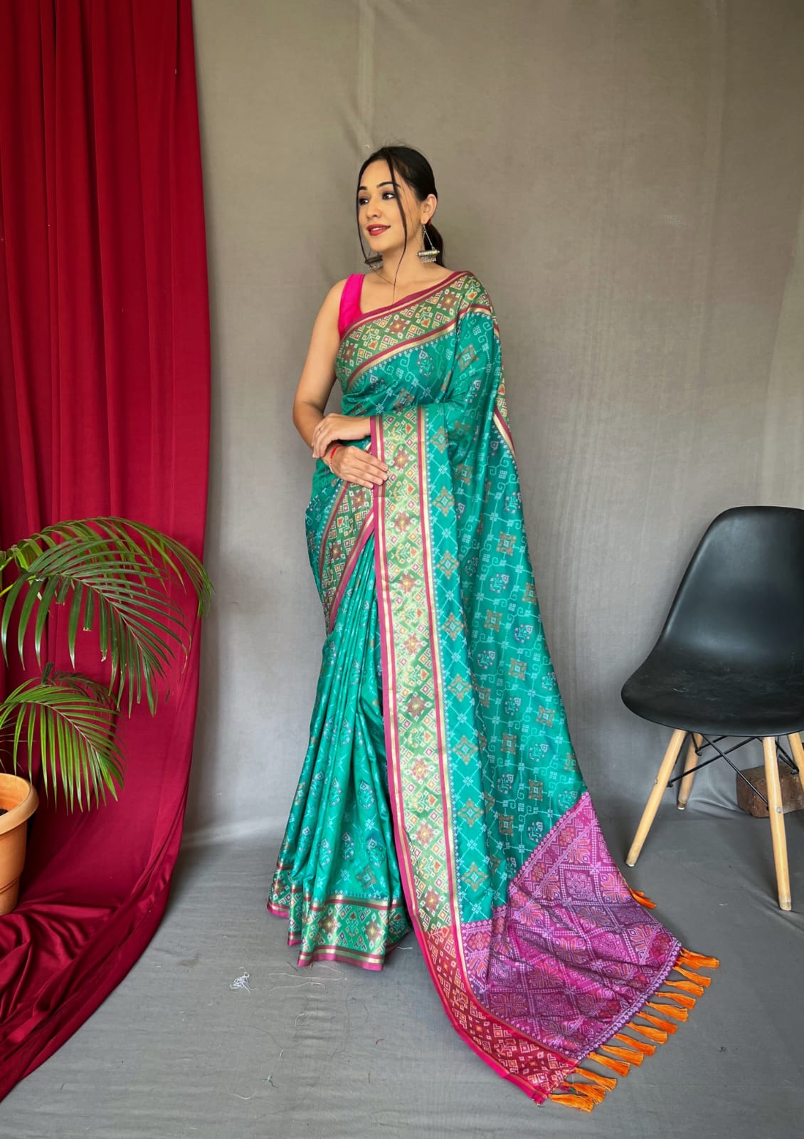 SOFT RANGEEN GREEN COLOR MEENAKARI PATOLA SILK  SAREE