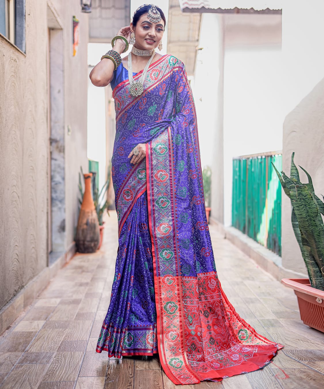 RED & GREEN COLOR MEENAKARI  PATOLA WEAVING PETTERNS SAREE