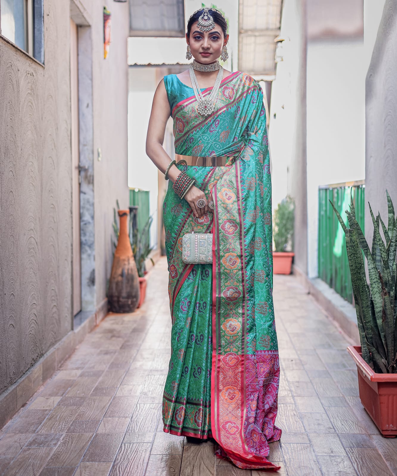 RED & GREEN COLOR MEENAKARI  PATOLA WEAVING PETTERNS SAREE