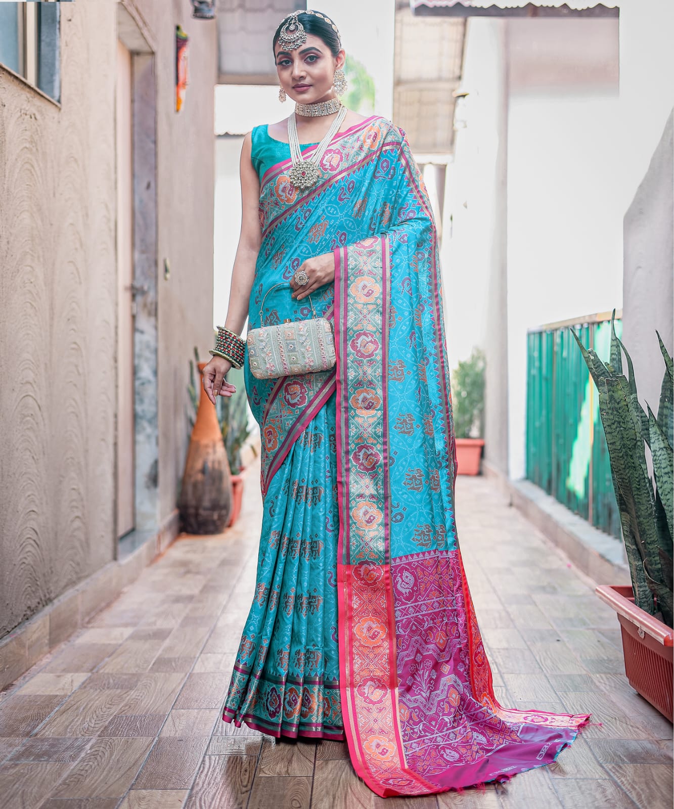 RED & GREEN COLOR MEENAKARI  PATOLA WEAVING PETTERNS SAREE