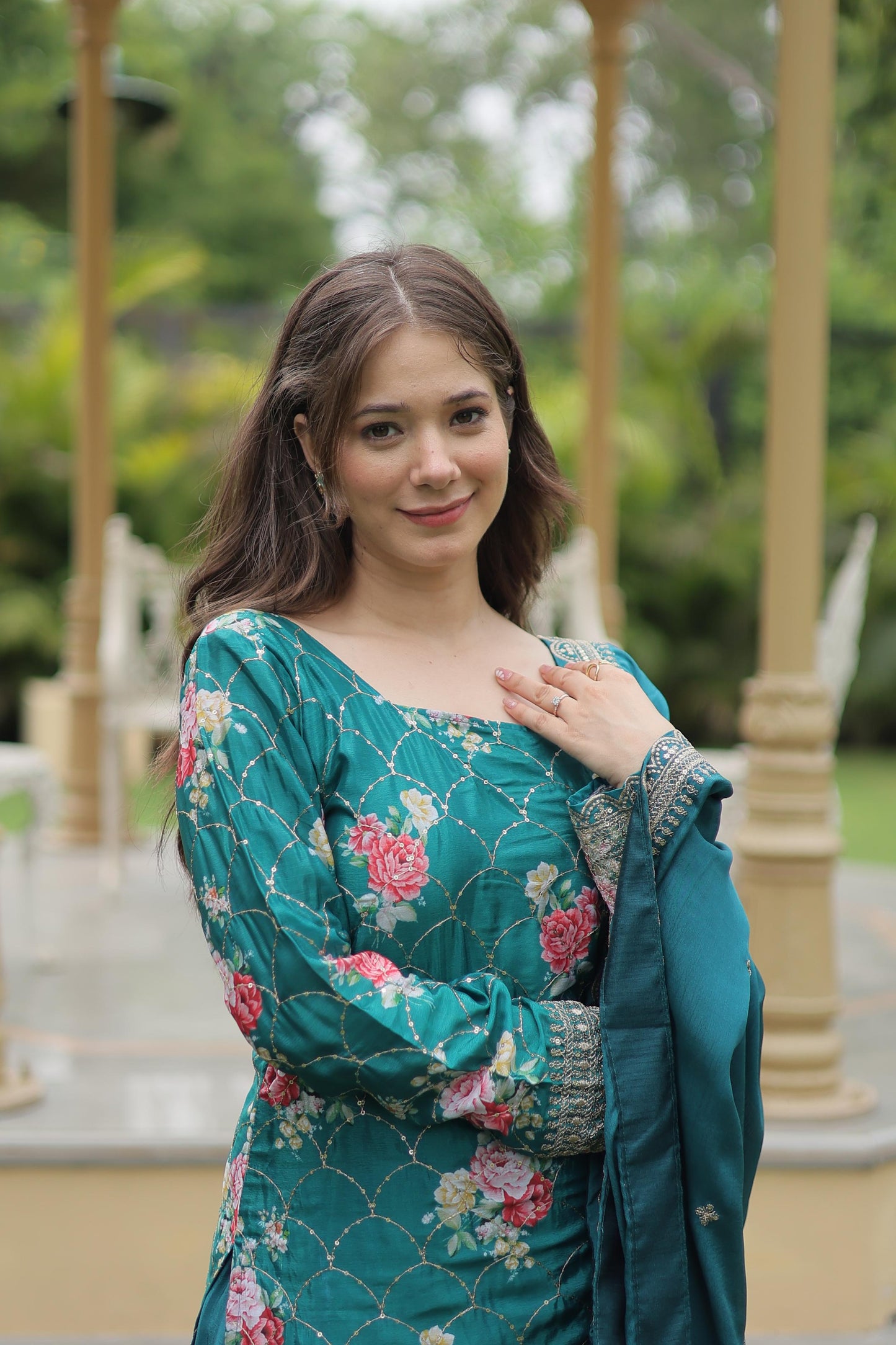 Thread Embroidery With Chinnon Print Kurta Plazzo Set With Dupatta