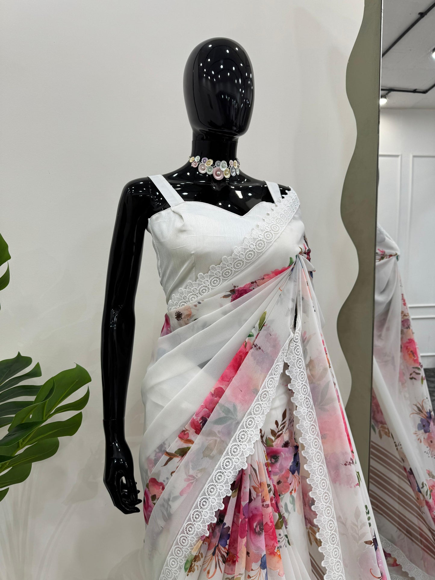 White Faux georgette With Digital Print Saree