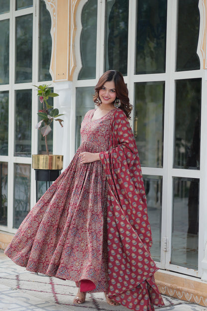 Cotton Grace – Premium Kurti Pant Dupatta Set