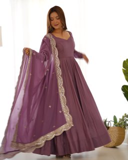 Mauve Pink Heavy pure Chanderi Romansilk 3pc Anarkali Gown Set