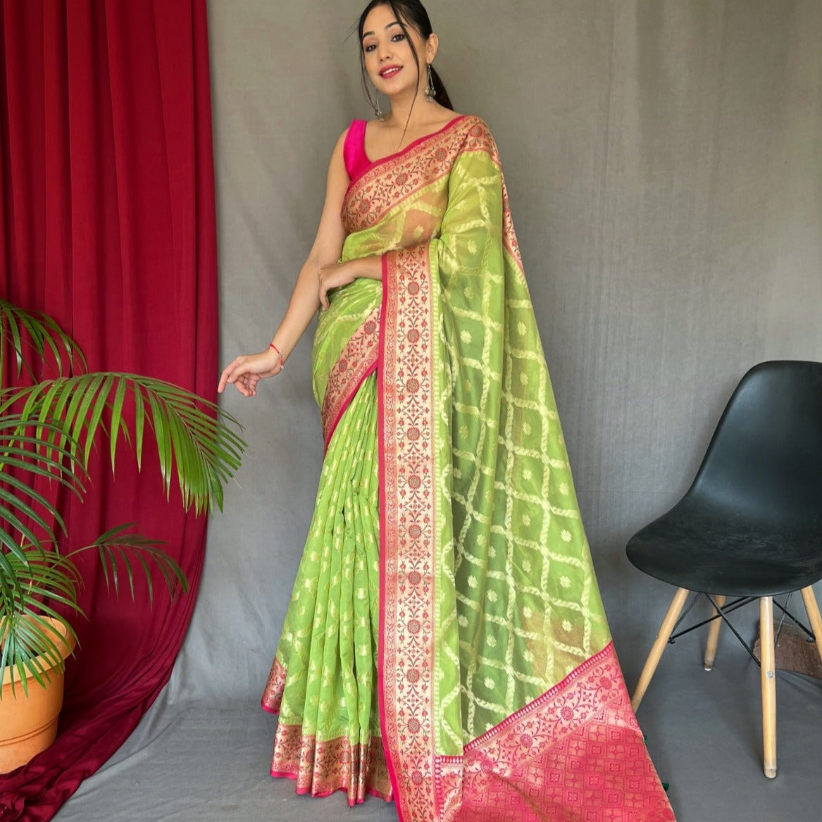PARROT GREEN COLOR PURE ORGANJA WOVEN SILK SAREE