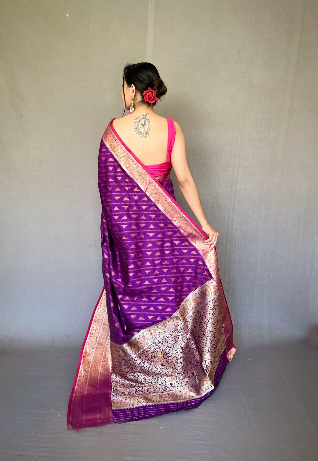 RICH AND INTRICATELY RANI PINK COLOR JACQUARD CONTRAST SILK SAREE