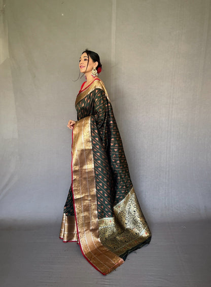 RICH AND INTRICATELY RANI PINK COLOR JACQUARD CONTRAST SILK SAREE