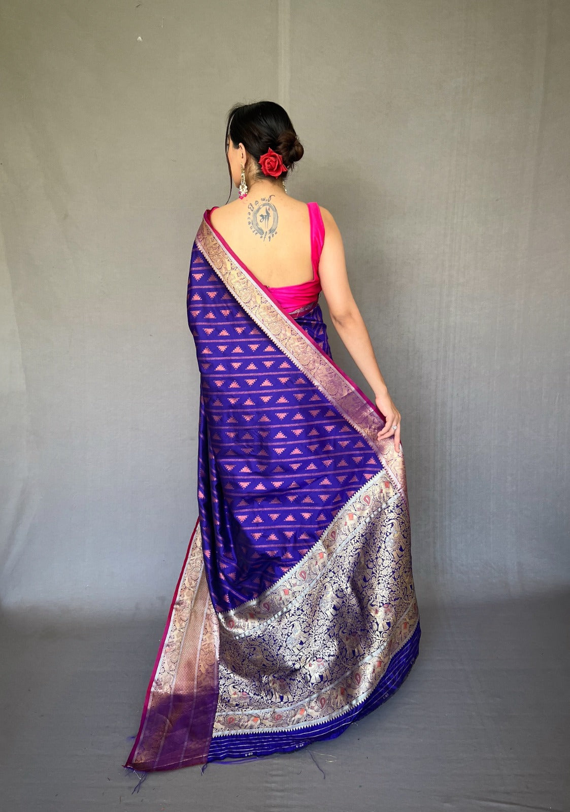 RICH AND INTRICATELY RANI PINK COLOR JACQUARD CONTRAST SILK SAREE