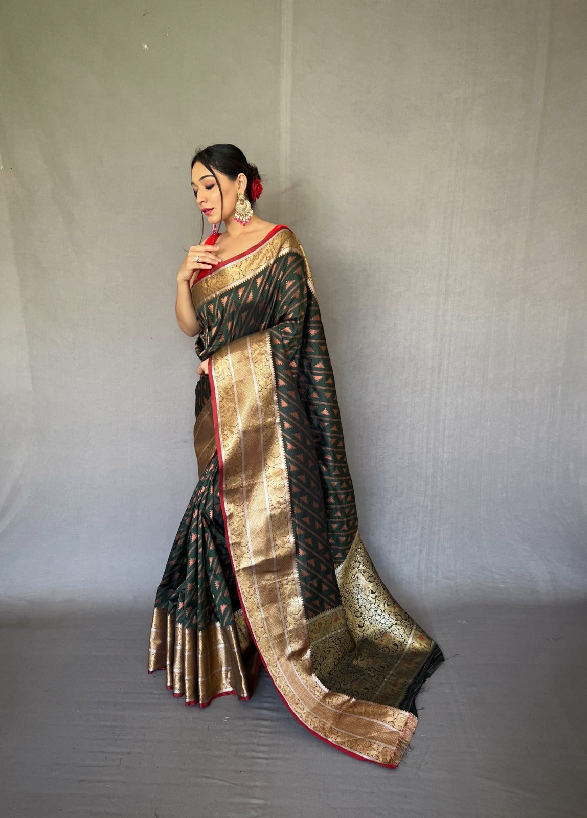 BLACK COLOR HEAVY GOLD BIG JACQUARD CONTRAST SILK SAREE