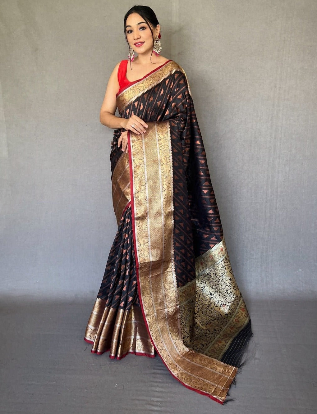 BLACK COLOR HEAVY GOLD BIG JACQUARD CONTRAST SILK SAREE