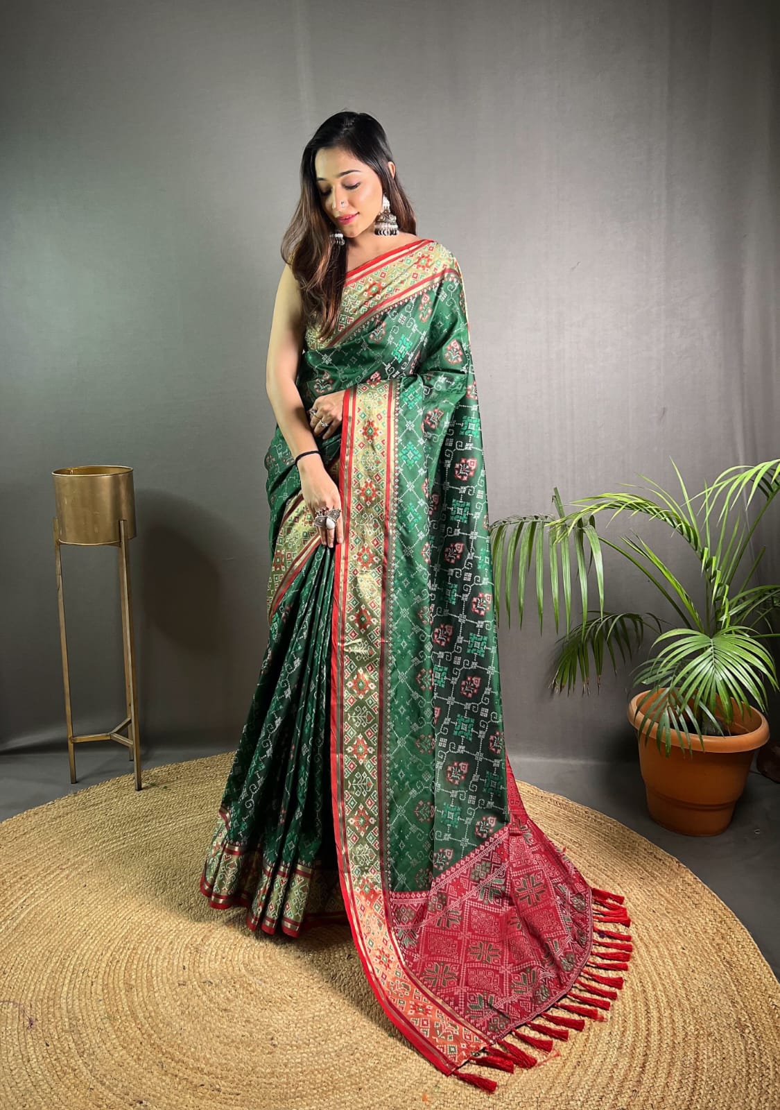 SOFT RANGEEN GREEN COLOR MEENAKARI PATOLA SILK  SAREE