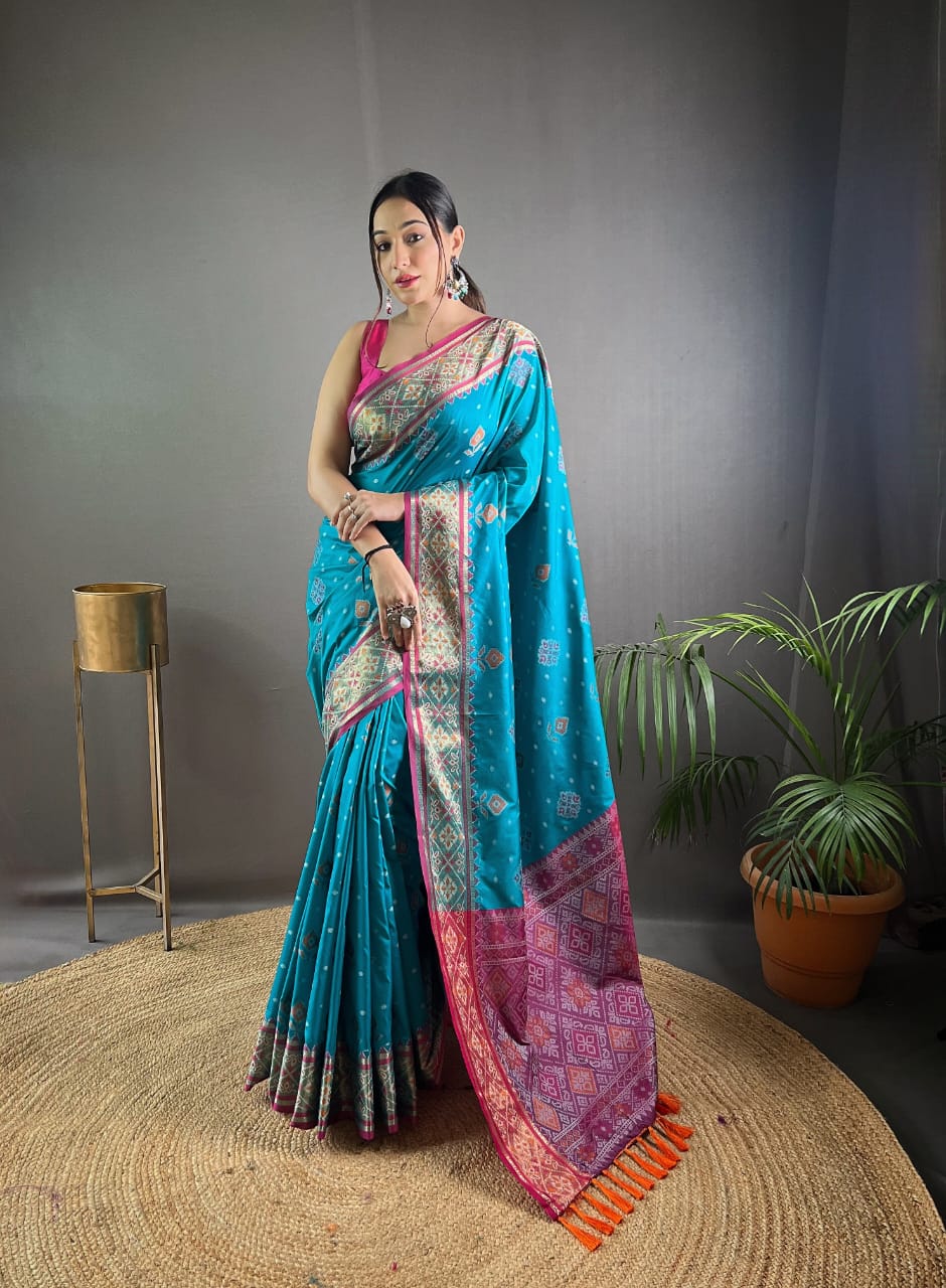 DARK GREEN COLOR PATOLA SILK WITH ELEGANT DESIGN SAREE