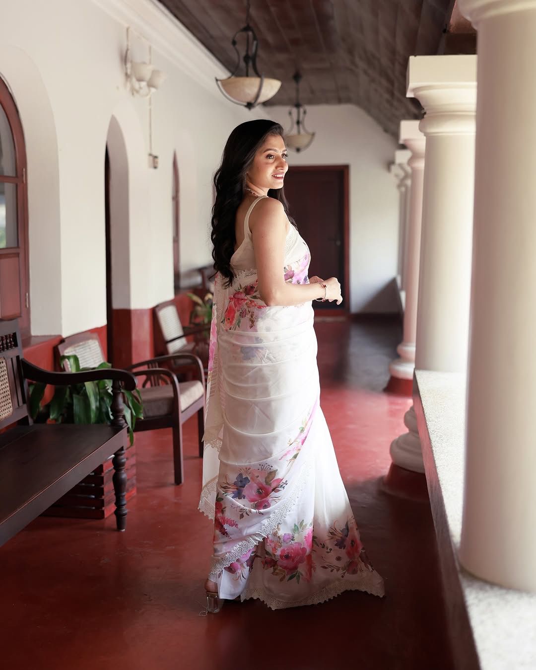 White Faux georgette With Digital Print Saree