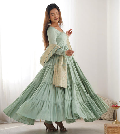 Pista Heavy Romansilk Chanderi With Yoke Lace 3pc Kurta Set