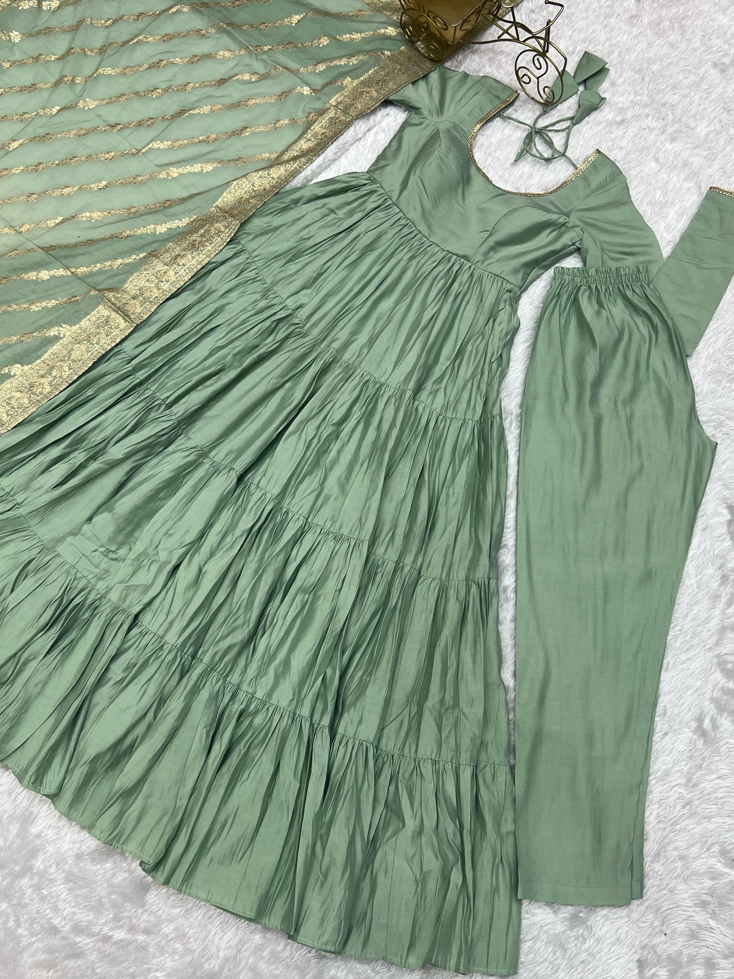 Pista Heavy Romansilk Chanderi With Yoke Lace 3pc Kurta Set