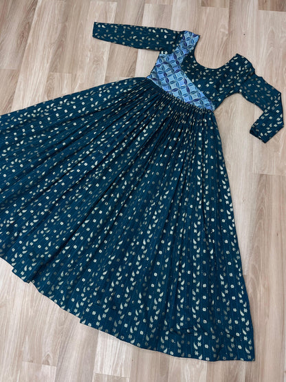 Position Print Choli with jacquard work Gown