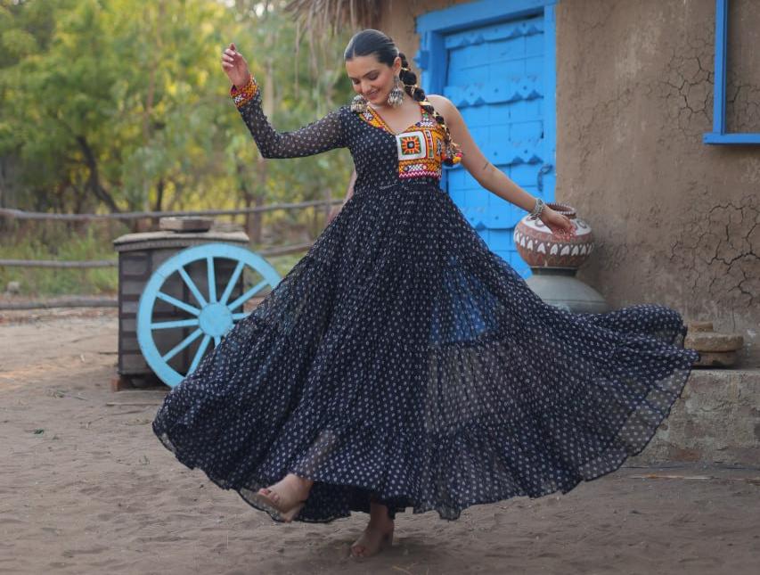 BLACK FANCY SLEEVED BANDHANI GOWN