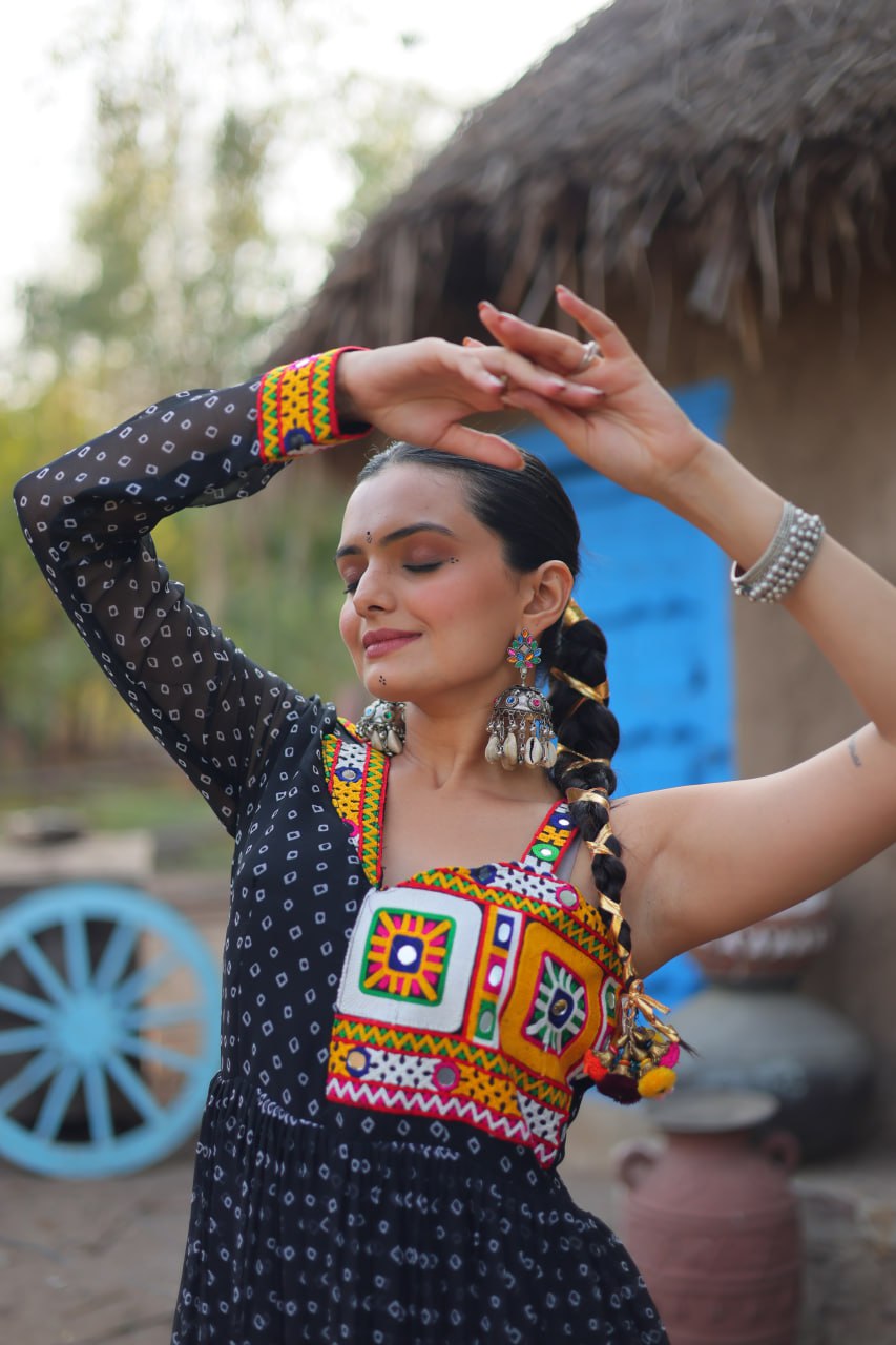 BLACK FANCY SLEEVED BANDHANI GOWN